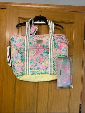 NWT Lilly Pulitzer Pink Floral Tote/cooler bag w/zip pouch